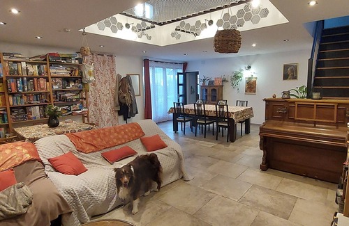 Blere Bed & Breakfast | 2 Bedrooms in large house with small garden, fireplace, charming town center