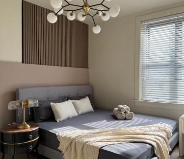East Allegheny Apartment | 2 Beds Free parking City Escape