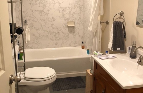 Hoover - Foster Apartment | 2 Blocks from MacArthur Bart