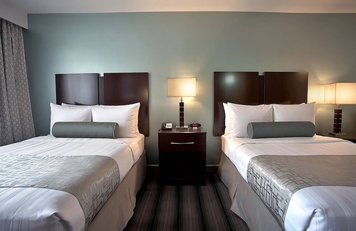 Downtown Chicago Hotel | 2 Boutique-Style Rooms | Indoor Pool, Gym, & Near Magnificent Mile