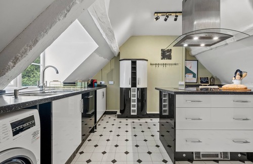 Cirencester Apartment | 2-BR Cosy Retreat, Cirencester