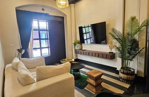 Samphanthawong House | 2 BR Soho house Lux |Walk to Chinatown|MRT|Pier
