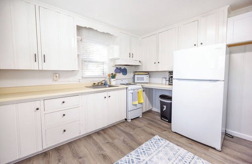 Caine Woods Apartment | 2 BR Upper Condo in North OC/Fenwick