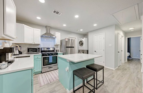 Johnston Terrace House | 2 Combined Homes - 2 Private Pools - 16 Guests