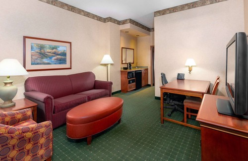 Downtown Lincoln Hotel | 2 Connecting Suites at a Hotel