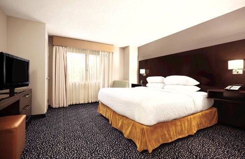Lyndon Hotel | 2 Connecting Suites at a Hotel