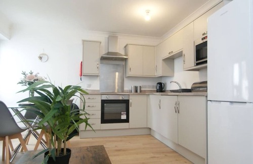 Cliftonville Apartment | 2 Cosy Flats - Up To 9 Guests
