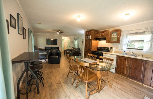 Black Mountain House | 2 Creeks! Great Porch, Just outside Montreat gate!