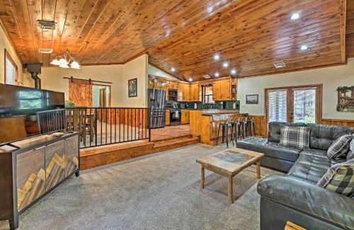 Pinetop-Lakeside House | 2 Decks and Game Room Expansive Family Cabin