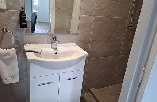 Auckland Apartment | 2 Double 5 Single 2 Sofa Beds Suite 1