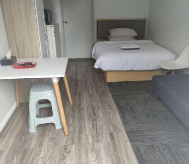 Mount Albert House | 2 Double Beds including 1 Sofa Bed Garden Chalet, 14 Phyllis St, Mt Albert, Auckland
