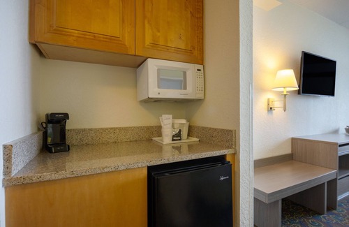 Kill Devil Hills House | 2 Double Beds Guestroom with Street View