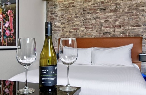 South Beach Hotel | 2 Elegant Units Near the Embarcadero with European Charm