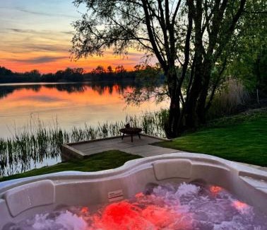 Frognall House | 2 Elm Water lakeside hideaway
