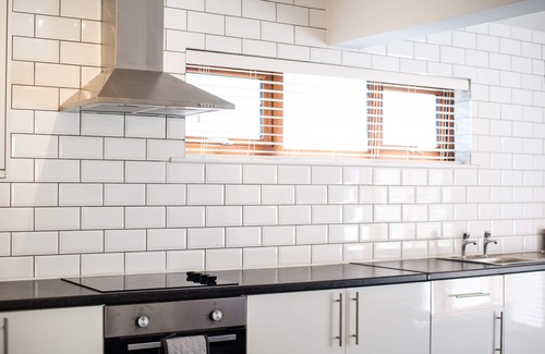 St. Thomas House | 2 Ensuites, Garden, Smart TV's In All Rooms!