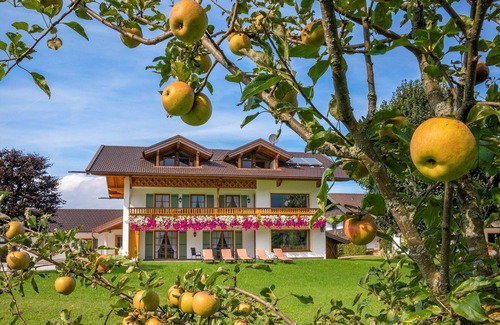 Bernau am Chiemsee Apartment | (2) Ferienwohnung für 1-4 Personen (73 qm, 2.OG)