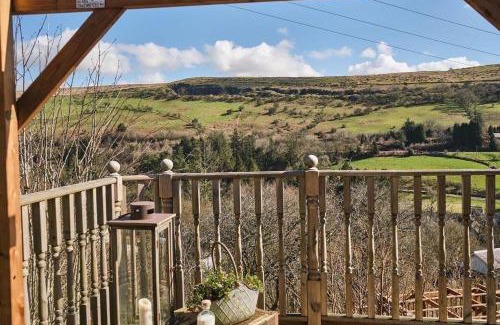 Pontsticill House | 2 - Floras Cabin- Romantic Escape - Unmissable View