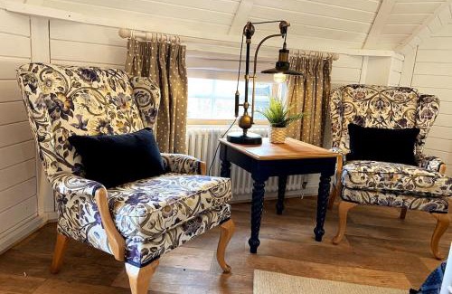 Pontsticill House | 2 - Floras Cabin- Romantic Escape - Unmissable View