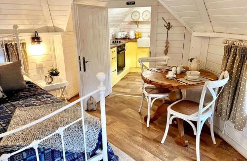 Pontsticill House | 2 - Floras Cabin- Romantic Escape - Unmissable View