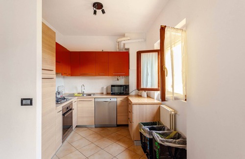 Osmate Apartment | 2' from Lake Monate, 5' from JRC, Free Park, WiFi