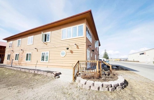 Fairbanks Apartment | 2 GIG Internet Backed WiFi Rewak Studios Near Airport and University!
