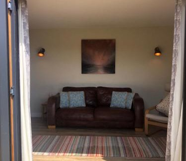 Bruton House | 2 Guests - Garden Retreat with Balcony Views