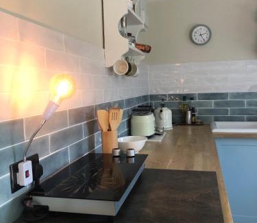 Bruton House | 2 Guests - Garden Retreat with Balcony Views
