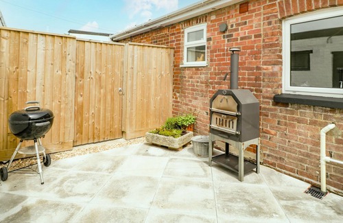Thornicombe Cottage | 2 HILL VIEW BUNGALOW, family friendly in Blandford Forum