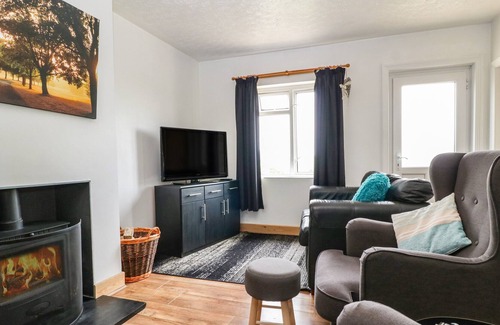 Thornicombe Cottage | 2 HILL VIEW BUNGALOW, family friendly in Blandford Forum