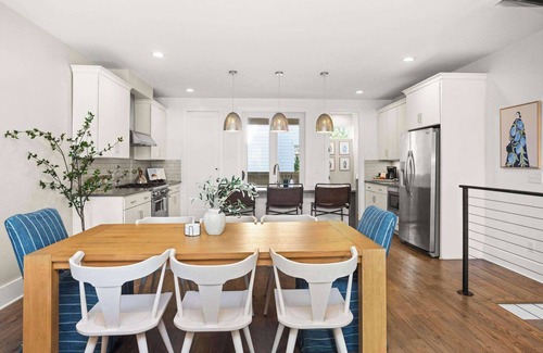 Eighth Avenue House | 2 Homes Downtown Great for Big Groups!