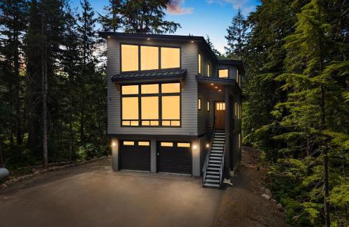 Government Camp House | 2 Homes Sleeps 22 Sauna Hot Tub Fire Pit