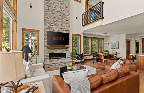 Government Camp House | 2 Homes Sleeps 22 Sauna Hot Tub Fire Pit