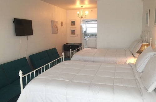West Avenue Hotel | 2 Hotel Studios - S. Beach: Walk to Everything! Sleeps 12
