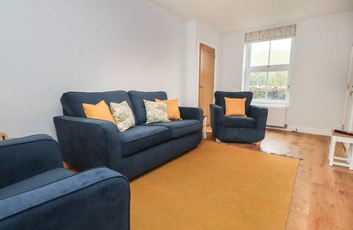 Skipton Cottage | 2 HULL HOUSE COTTAGE, pet friendly, with a garden in Hellifield