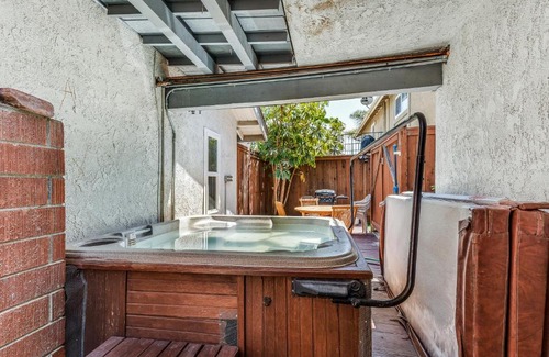 Yorktown Apartment | 2 Huntington Retreat 2 Bed