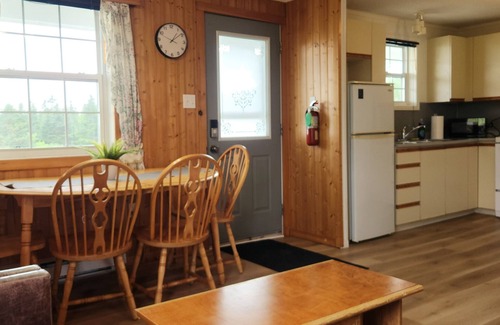 Boularderie Cabin | 2 king BD Full kitchen Large outdoor space | Unit 8 @ The Great Cabot Lodge