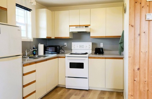 Boularderie Cabin | 2 king BD Full kitchen Large outdoor space | Unit 8 @ The Great Cabot Lodge