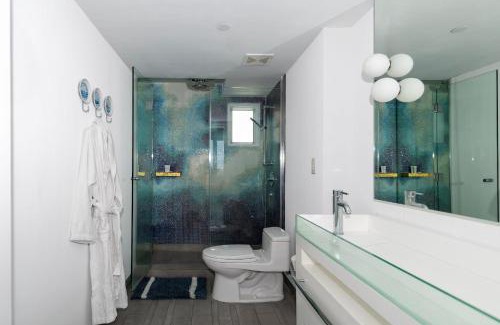 West Avenue Apartment | 2 King Bed Suite Hotel W Pool, Bay Balcony
