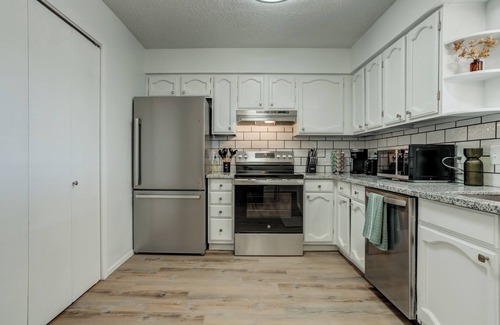 Lubbock House | 2 King beds in Central Location-sleeps 5!