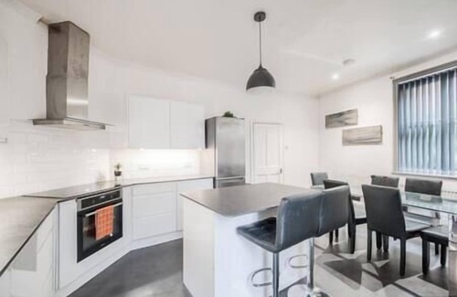 Coventry Apartment | 2 Kingsland Avenue 2KAC