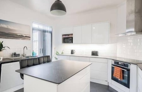Coventry Apartment | 2 Kingsland Avenue 2KAC