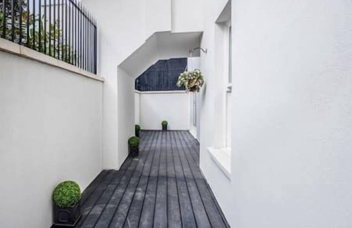 Surbiton Hill Apartment | 2 Lyons House - 3 bedroom apartment