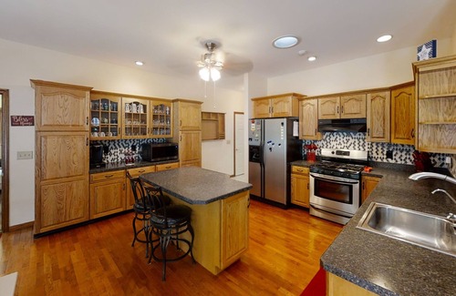 Saratoga Springs House | 2 M to Track, 1 Mile to National Prime/Golf, 4 bedroom, 2.5 bath - sleeps 8-10