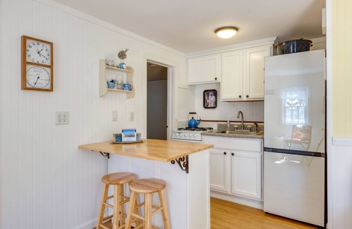 Wellfleet Cottage | 2 Mi to Coastline: Cozy Wellfleet Escape w/Deck
