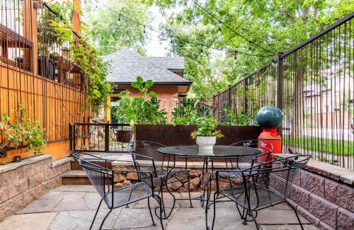 City Park Apartment | 2 Mi to Downtown Denver Stylish Gem with Fireplace!