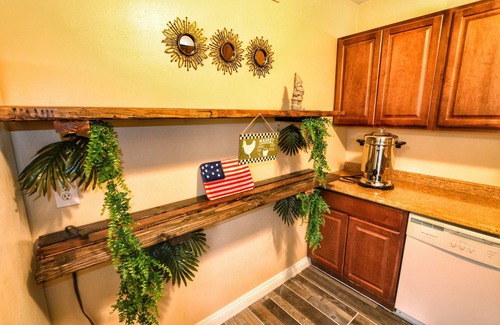 Las Vegas House | ✪ 2 Mi to Downtown/Fremont ✪ Heart of Vegas [30-Day & up] Free WiFi Parking