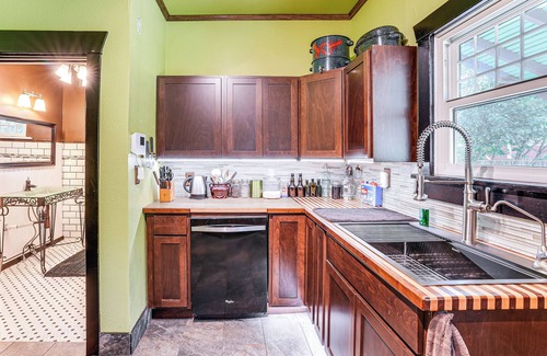 South Perry District Apartment | 2 Mi to Downtown Spokane: Nurse-ready Rental