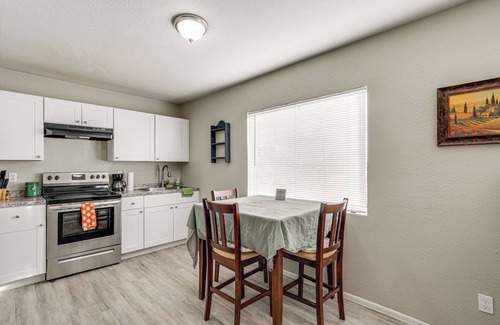 Downtown Phoenix Apartment | 2 Mi to Dtwn & Chase Field: Condo w/City View!