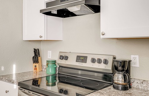 Downtown Phoenix Apartment | 2 Mi to Dtwn & Chase Field: Condo w/City View!