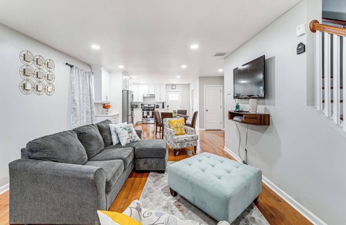Bridgeport House | 2 Mi to Dtwn: Well-Appointed Bridgeport Duplex!